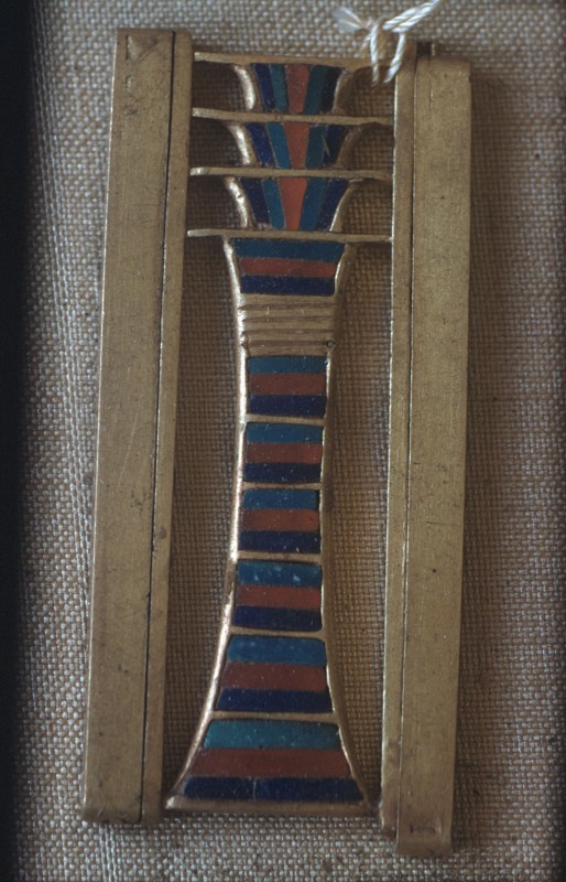 Djedpfeiler, Gold mit Einlagen, H ca 6 cm. Grab der Sat Hathor