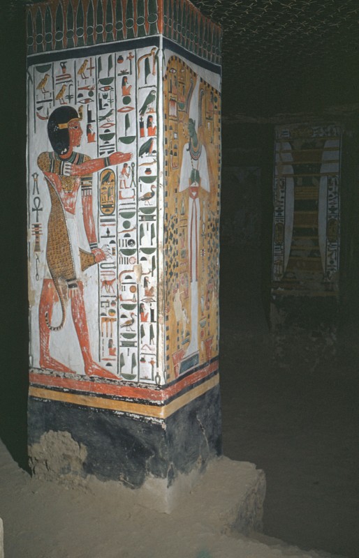 Sempriester (und Osiris), li. vord. Pfeiler
